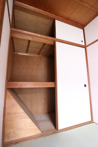 塩屋台2丁目貸家の収納