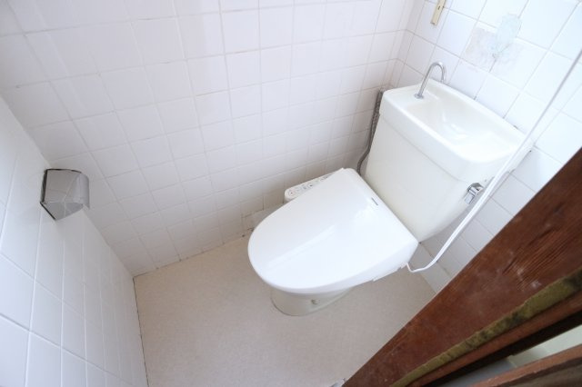 塩屋台2丁目貸家のトイレ