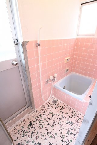 塩屋台2丁目貸家の浴室