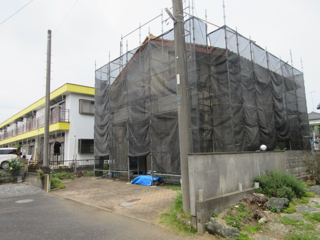 中古戸建　熊谷市拾六間782-12（リフォーム住宅）の前面道路含む現地写真