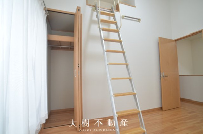 【洋室】 | 座間市ひばりが丘1丁目　中古戸建て【仲介手数料無料】 | 2階　洋室1（6.0帖）クローゼット