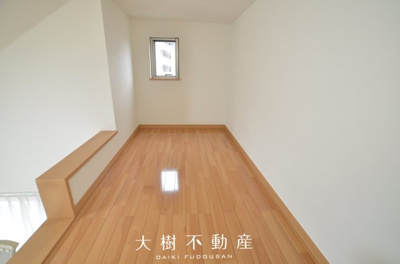 【洋室】 | 座間市ひばりが丘1丁目　中古戸建て【仲介手数料無料】 | 2階　洋室1　ロフト