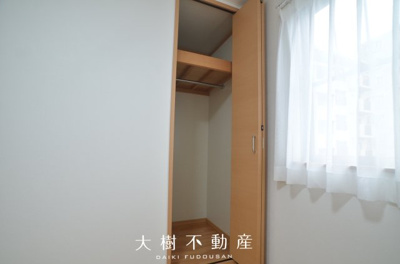 【洋室】 | 座間市ひばりが丘1丁目　中古戸建て【仲介手数料無料】 | 2階　洋室2　クローゼット