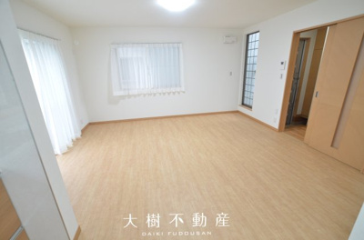 【居間・リビング】 | 座間市ひばりが丘1丁目　中古戸建て【仲介手数料無料】