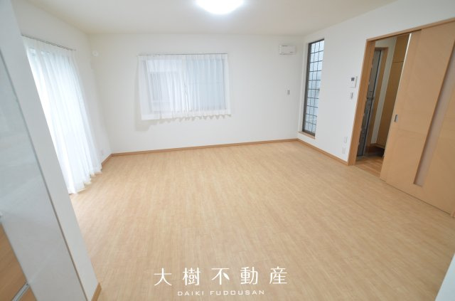 【居間・リビング】 | 座間市ひばりが丘1丁目　中古戸建て【仲介手数料無料】