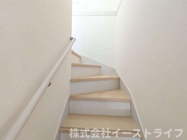 【新築戸建】　いわき市自由ヶ丘3期　長期優良住宅　全1棟の内装|階段には手すりが付いているので上り下りも安心です。