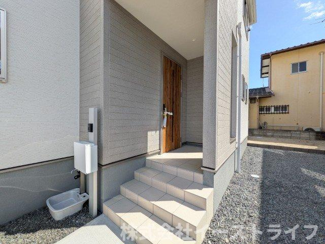 【新築戸建】　いわき市自由ヶ丘3期　長期優良住宅　全1棟の玄関|きれいで明るい玄関です
