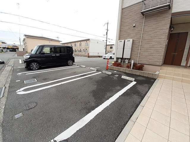 エスペランサ中仁野Ⅰの駐車場