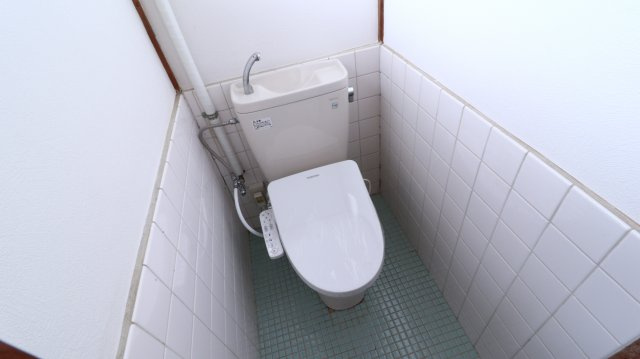 塩屋台２丁目戸建のトイレ