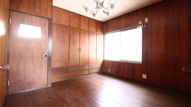 塩屋台２丁目戸建の洋室