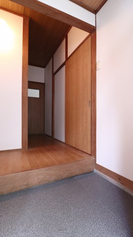 塩屋台２丁目戸建の玄関