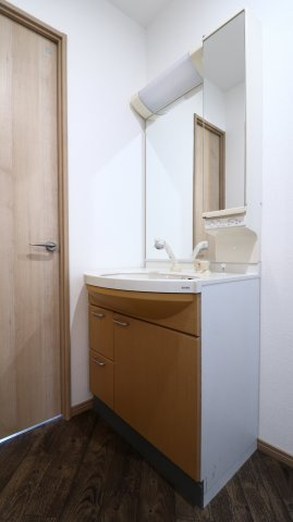 塩屋台２丁目戸建の洗面所