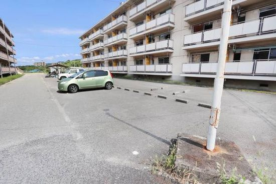ビレッジハウス中庄2号棟の駐車場