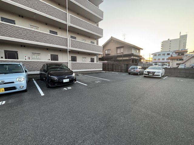 フルリール松浦の駐車場