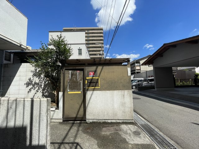 アルティメイトbuilding光南 The Towerの駐車場