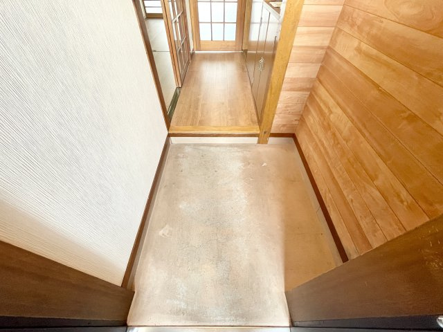 レジデンス三吉の玄関
