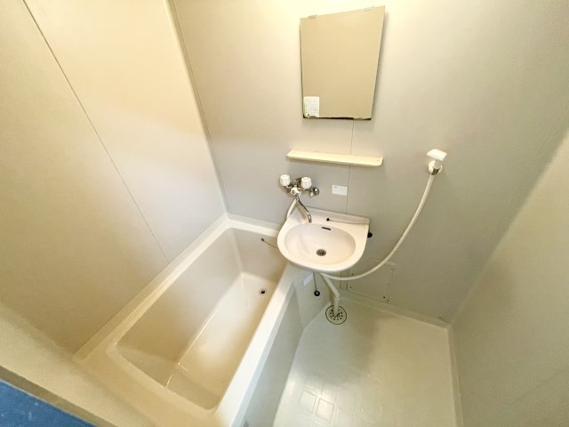 コーポフタバの浴室|※反転した間取りの別部屋の写真です。現況優先