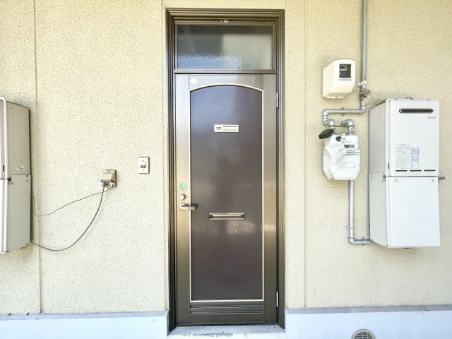 コーポフタバの玄関|※反転した間取りの別部屋の写真です。現況優先