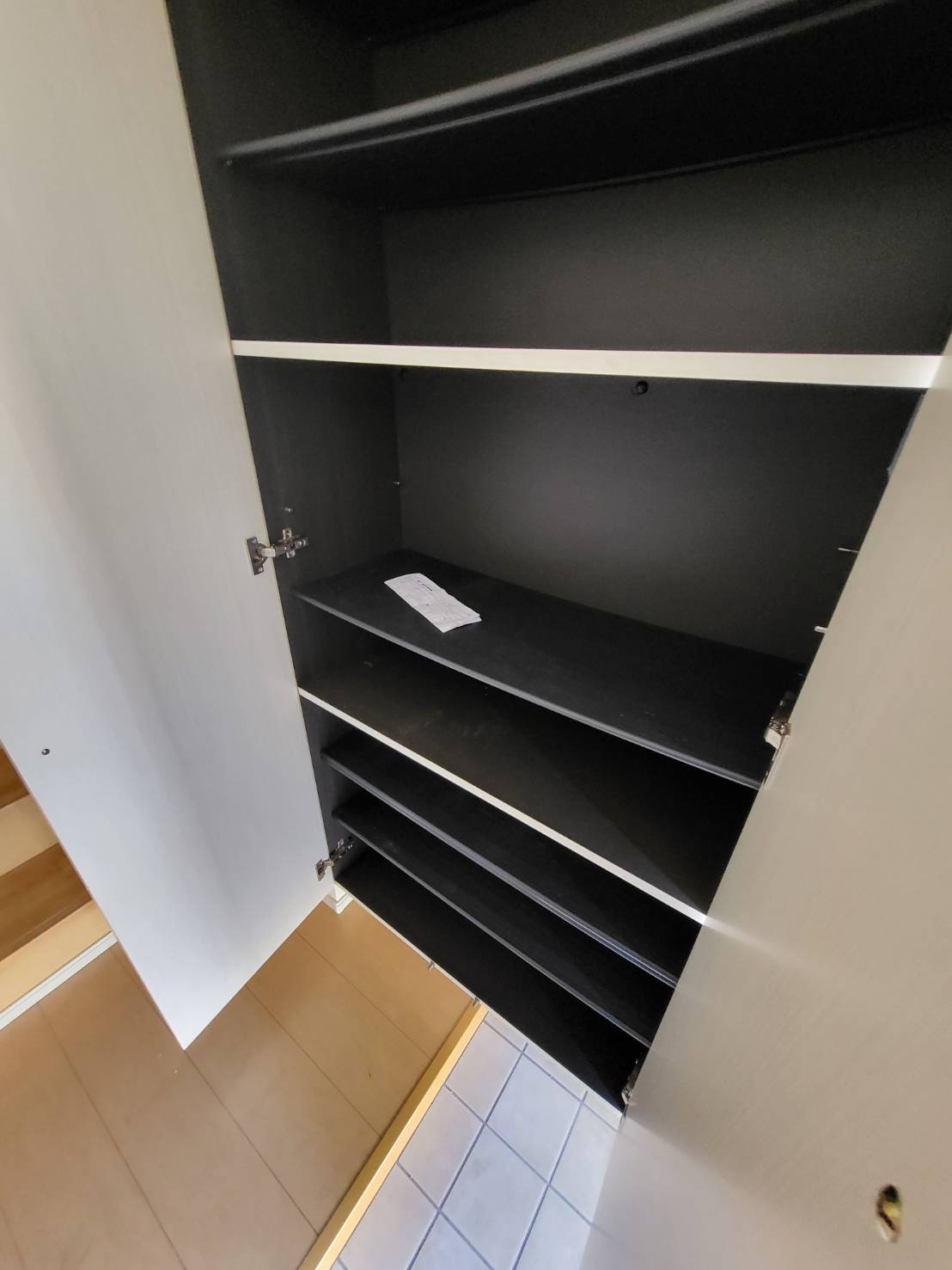 シャルムメゾン曙Bの玄関|※掲載写真は同タイプ住戸の参考写真です。間取り・内装等が異なる場合があります。現況を優先します。