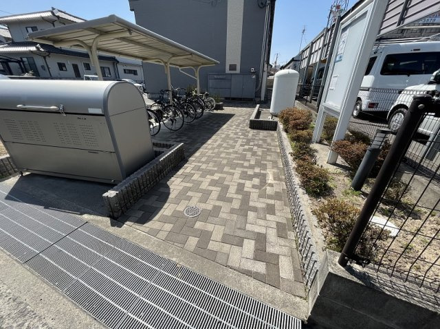 レオパレスミスフィッツのその他