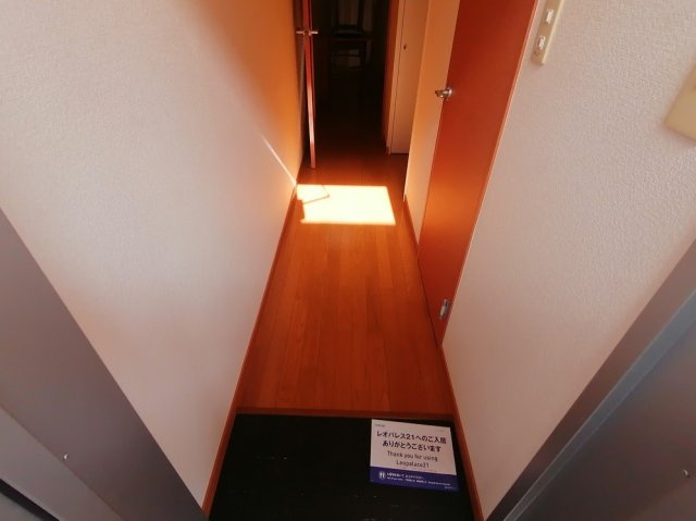 レオパレスレスポワールの玄関