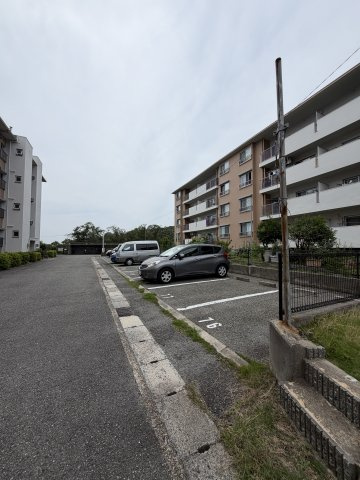 北須磨団地C3号棟の駐車場