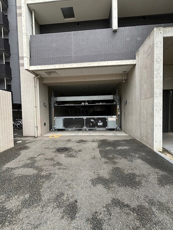 スカイコート福岡県庁前のエントランス