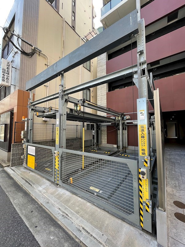 グランカーサ渡辺通の駐車場