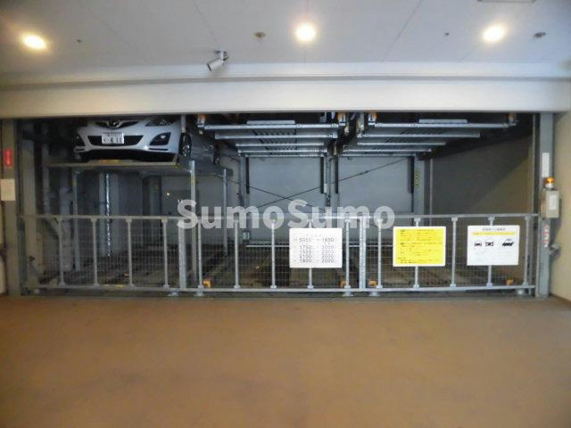 ラ・ウェゾン湊川公園の駐車場|カースペースがあります