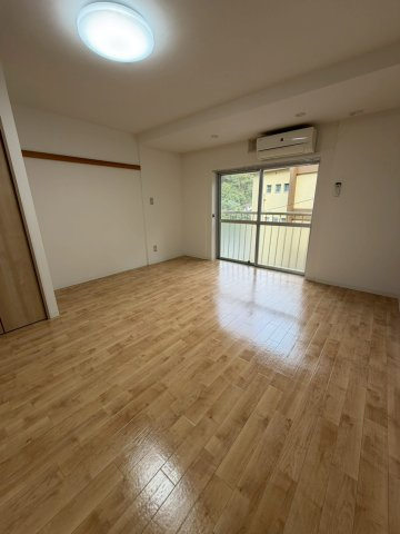 岡本梅林住宅５号棟の洋室