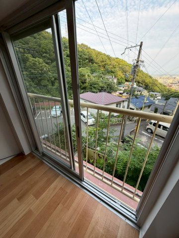 岡本梅林住宅５号棟のバルコニー