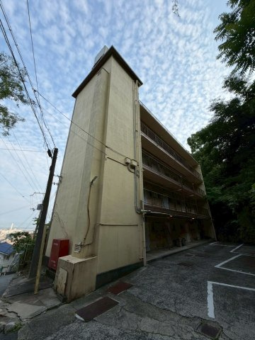 岡本梅林住宅５号棟の外観