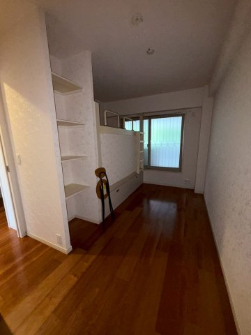 岡本エクセルの寝室