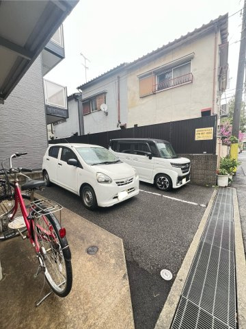 レオパレスル コントワールⅥの駐車場