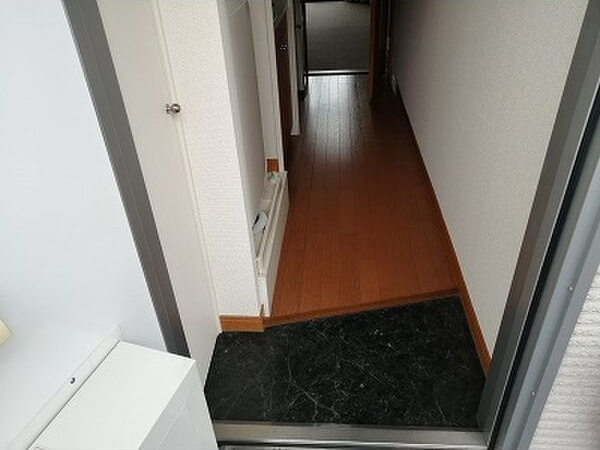 レオパレスジュノス芦屋の玄関