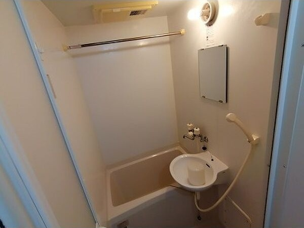 レオパレスジュノス芦屋の浴室