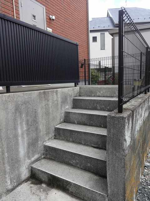 狛江市駒井町１丁目のアパートの駐車場
