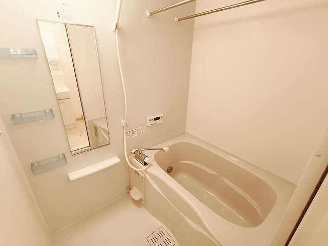 ホワイトメゾンⅠの浴室