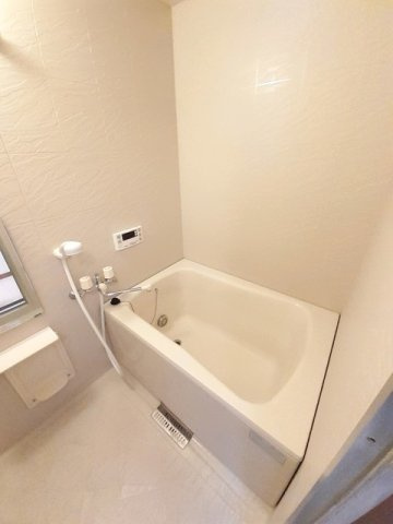 コンパクトで使いやすいお風呂です