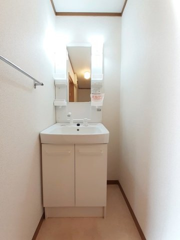 明るい洗面所です