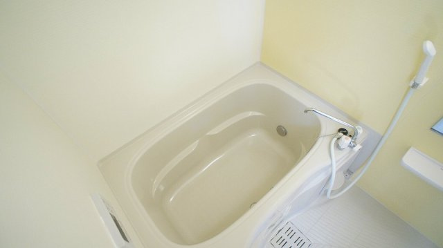 コンパクトで使いやすいお風呂です