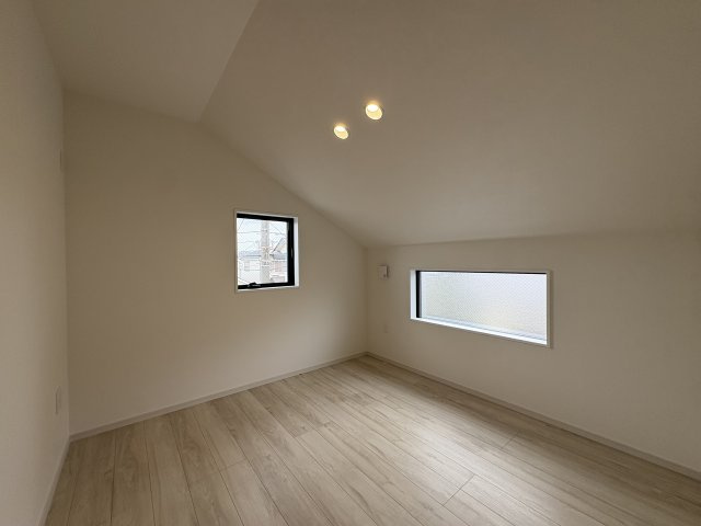 カースペース2台／LDK約25帖／瀬谷区瀬谷2丁目の洋室