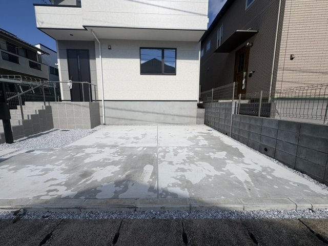 カースペース2台／LDK約25帖／瀬谷区瀬谷2丁目の駐車場