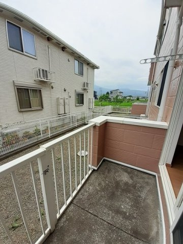 バルコニーからの眺めを楽しみながら食事をしませんか