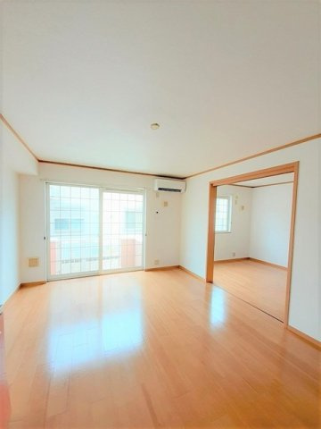 こちらのリビングで趣味の時間をお楽しみください