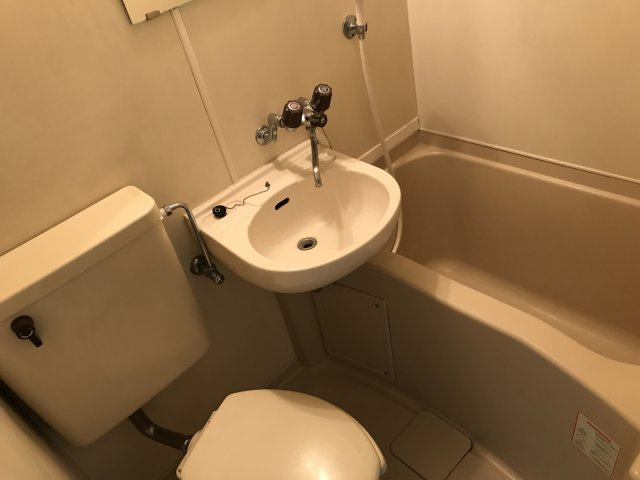 3点ユニットバスです。水廻りのクリーニングがラクラクできます。