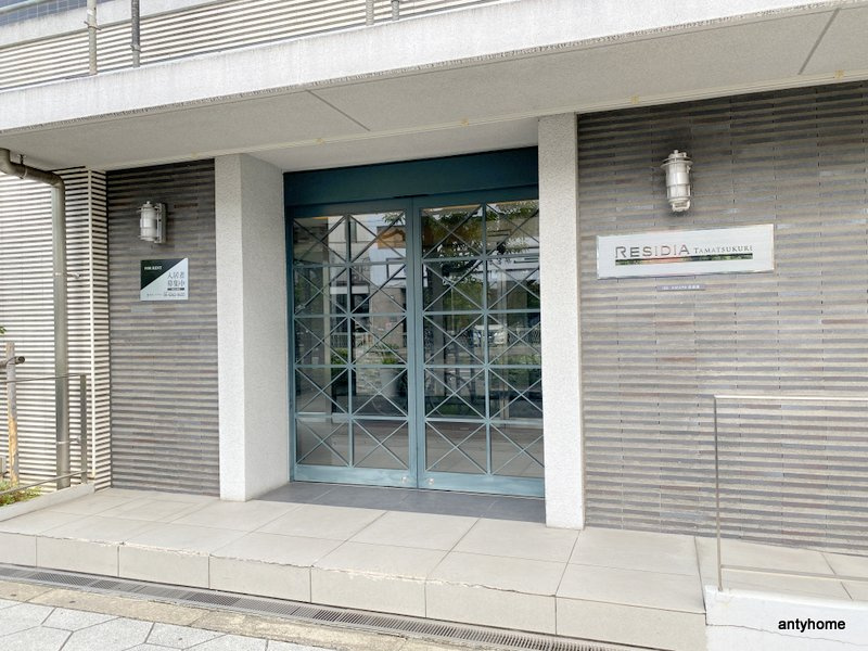 レジディア玉造　仲介手数料無料のエントランス