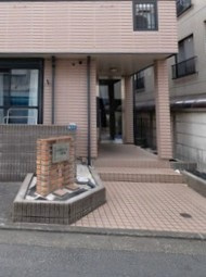 メゾンロワール一番館のエントランス