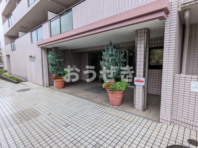 インペリアル横浜パークサイドのエントランス