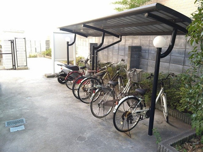 【その他共用部分】 | レオパレスヴィラ　ゼルコバ | 駐輪場　原付＆自転車のみ駐輪可能